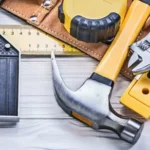 Плинтусы и скрытый крепёж: аккуратный финиш без щелей