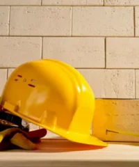 Водосточные системы ПВХ и металл: ширина, крепёж, шум